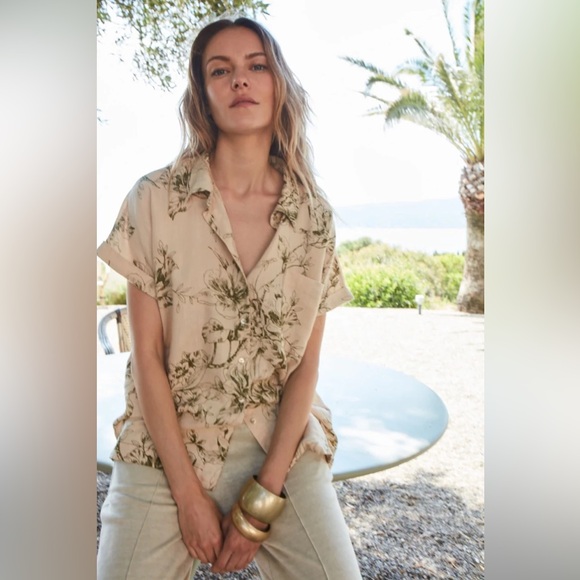 Hester & Orchard Tops - Beige Floral Short-Sleeve Camp Shirt - Women